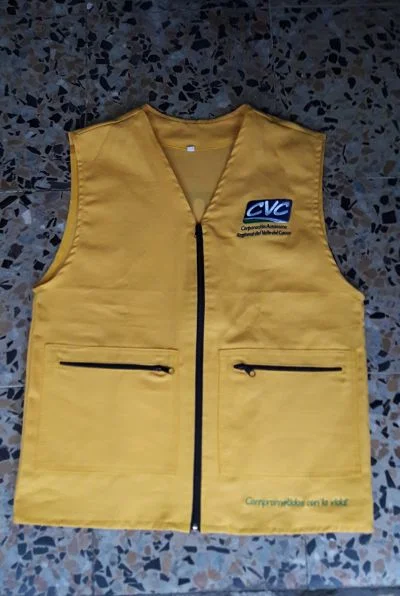 Chaleco tipo periodista cuello V